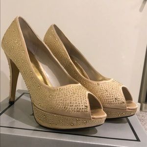 Gold heals size 8